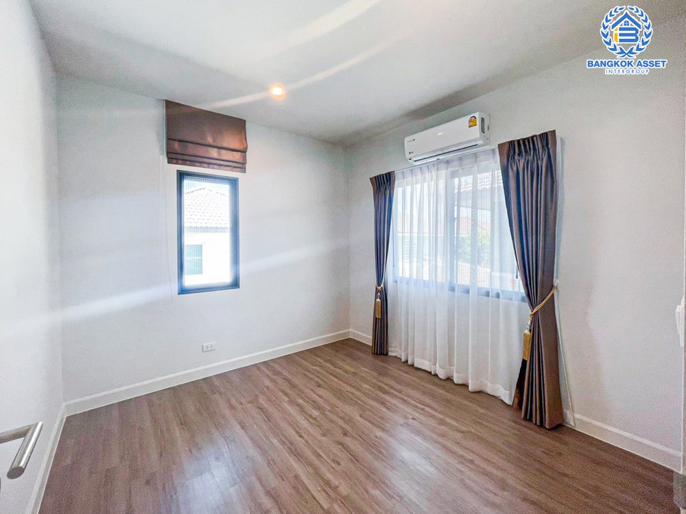 *****บ้านเดี่ยวมือสอง โครงการ สราญสิริ ชัยพฤกษ์-แจ้งวัฒนะ เนื้อที่ 50 ตร.ว. ฟังก์ชัน 4 ห้องนอน 3 ห้องน้ำ 2 ที่จอดรถ บ้านสภาพดี ขายพร้อมเฟอร์นิเจอร์บิ้วท์อิน บนทำเลเดินทางสะดวก ใกล้รถไฟฟ้าสายสีชมพู "สถานีห้าแยกปากเกร็ด" และทางพิเศษอุดรรัถยา