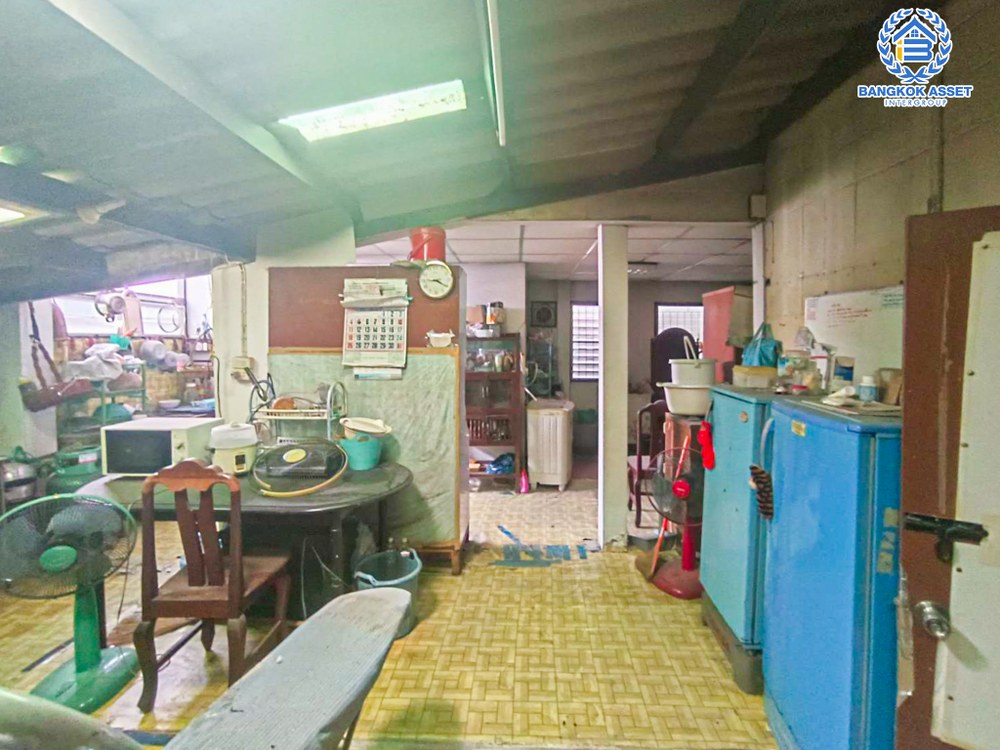 *****บ้านเดี่ยวมือสอง ประชานิเวศน์ 3 งามวงศ์วาน เนื้อที่ 40 ตร.ว. ฟังก์ชัน 2 ห้องนอน 2 ห้องน้ำ 1 ที่จอดรถ บ้านสภาพดีมาก บนทำเลเดินทางสะดวก เชื่อมต่อถนนสามัคคี, ถนนแจ้งวัฒนะ-ปากเกร็ด, ถนนเลี่ยงเมืองปากเกร็ด ใกล้ทางด่วน "ศรีรัช"