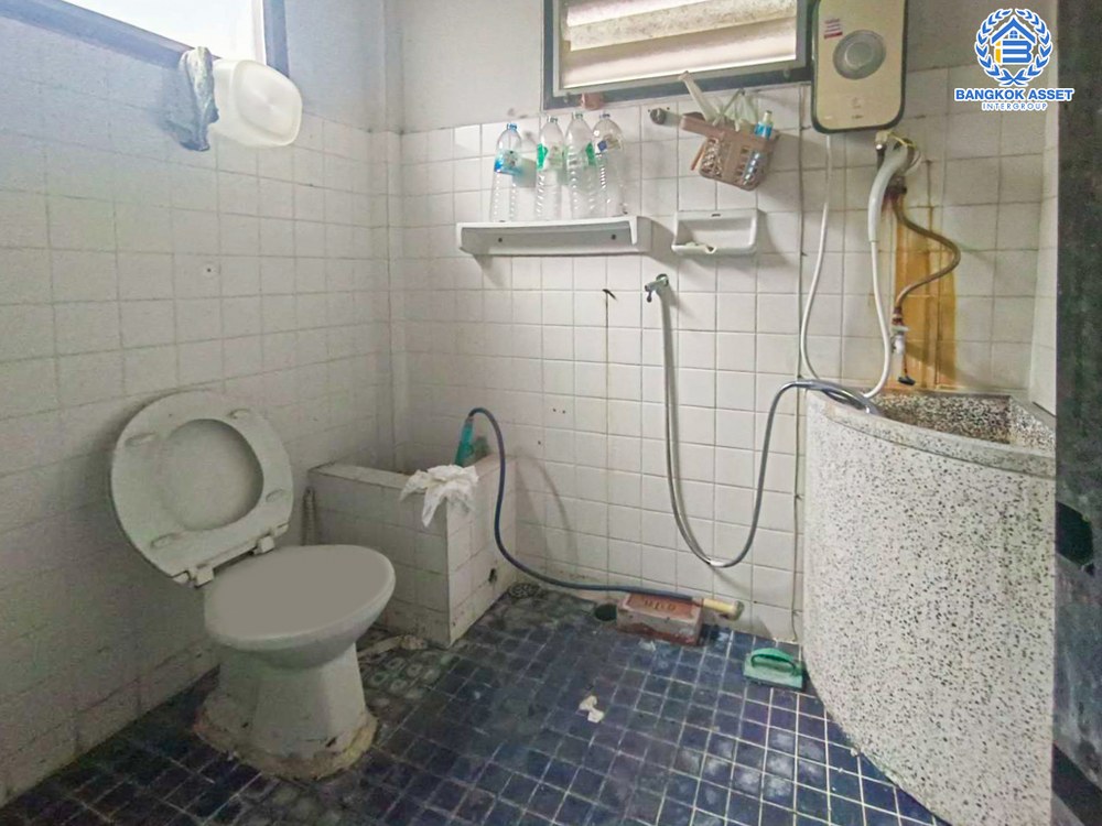 *****บ้านเดี่ยวมือสอง ประชานิเวศน์ 3 งามวงศ์วาน เนื้อที่ 40 ตร.ว. ฟังก์ชัน 2 ห้องนอน 2 ห้องน้ำ 1 ที่จอดรถ บ้านสภาพดีมาก บนทำเลเดินทางสะดวก เชื่อมต่อถนนสามัคคี, ถนนแจ้งวัฒนะ-ปากเกร็ด, ถนนเลี่ยงเมืองปากเกร็ด ใกล้ทางด่วน "ศรีรัช"