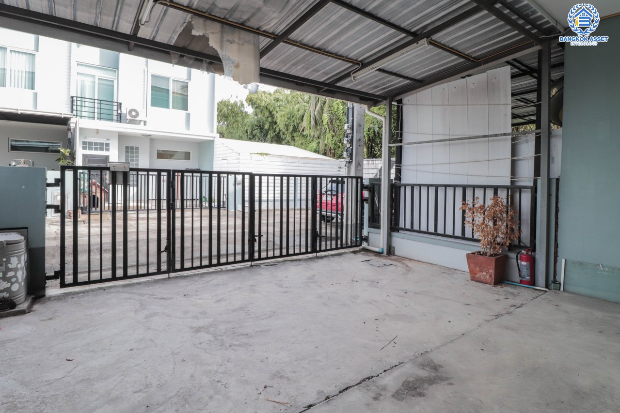 *****ทาวน์เฮ้าส์มือสองนนทบุรี โครงการ กัสโต้ วงแหวน-พระราม 5 เนื้อที่กว้าง 18.5 ตร.ว. ฟังก์ชัน 3 ห้องนอน 2 ห้องน้ำ 2 ที่จอดรถ บ้านพร้อมเข้าอยู่ แถมฟรี! 2 เครื่องปรับอากาศ บนทำเลเยี่ยม เชื่อมต่อหลายเส้นทาง เพียง 12 นาทีก็ถึงรถไฟฟ้าสายสีม่วง "สถานีสามแยกบางใหญ่" จองเลย!