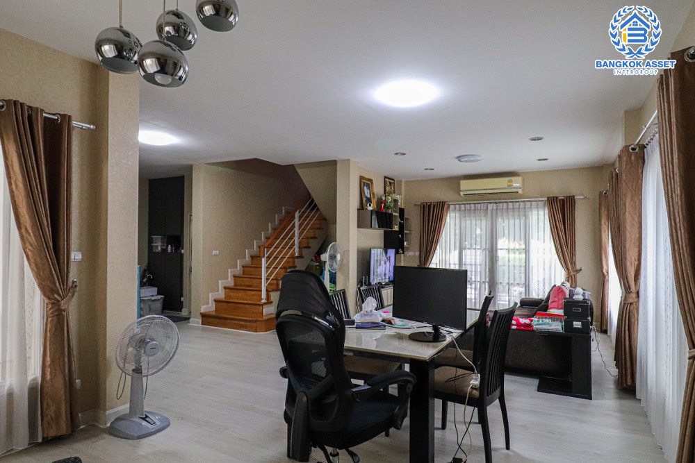 *****บ้านเดี่ยวมือสอง โครงการ เพอร์เฟคเพลส ราชพฤกษ์ บ้านหลังใหญ่ เนื้อที่ 59.50 ตร.ว. ฟังก์ชัน 3 ห้องนอน 3 ห้องน้ำ 2 ที่จอดรถ แถมฟรี! เครื่องปรับอากาศ เครื่องทำน้ำอุ่น ทำเลโซนเมือง โครงการติดถนนราชพฤกษ์ ใกล้รถไฟฟ้าสายสีม่วง "สถานีบางรักน้อยท่าอิฐ" และทางด่วน "ศรีรัช"