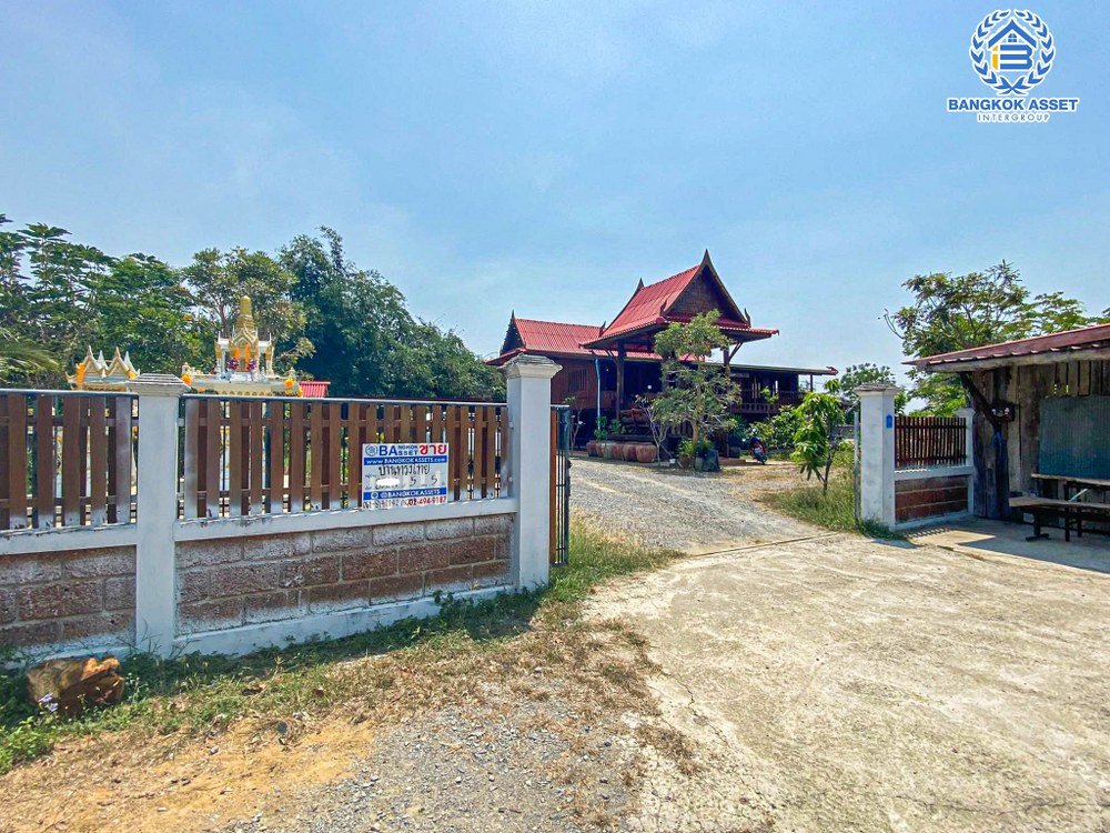 *****บ้านเดี่ยวมือสอง บ้านทรงไทย หนองดินแดง เนื้อที่กว้าง 252.10 ตร.ว. ฟังก์ชัน 5 ห้องนอน 5 ห้องน้ำ 8 ที่จอดรถ สไตล์ไทยแบบยกสูง งานไม้ทั้งหลัง บนพื้นที่กว้างขวาง ทำเลเดินทางเข้า-ออกในเมืองสะดวก เชื่อมต่อถนนเพชรเกษม ใกล้มหาวิทยาลัยศิลปากร