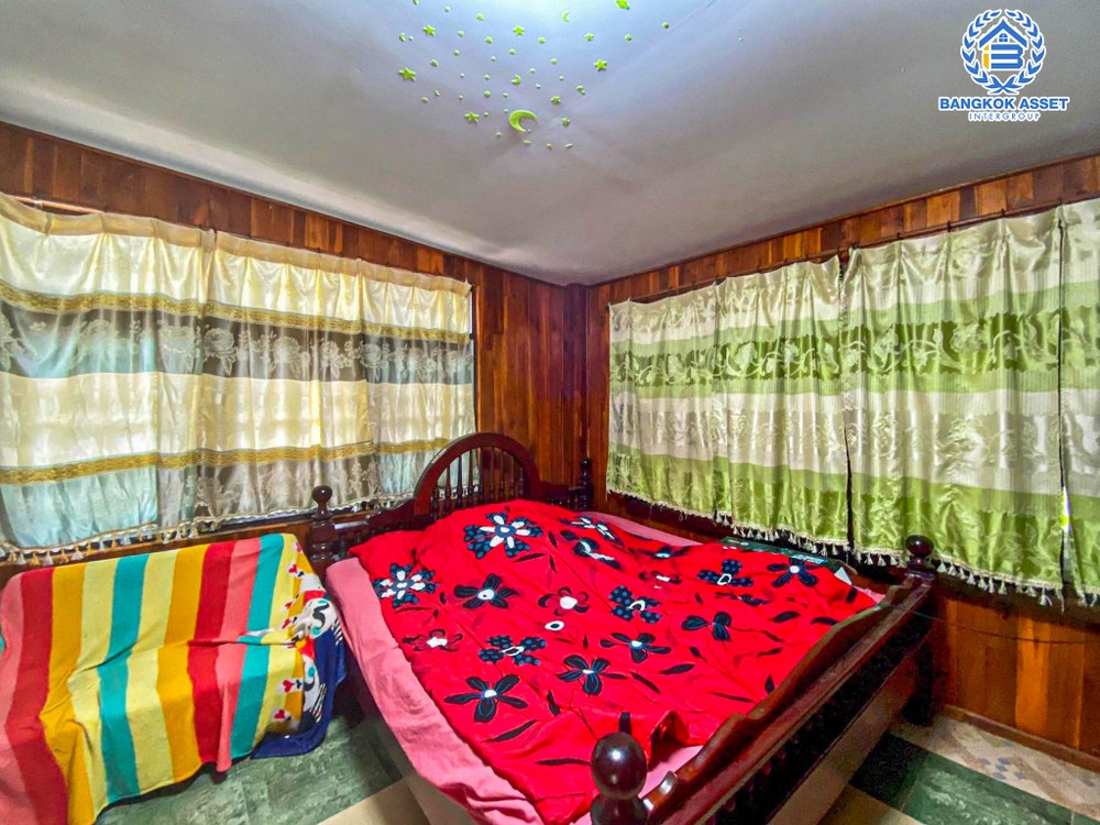 *****บ้านเดี่ยวมือสอง บ้านทรงไทย หนองดินแดง เนื้อที่กว้าง 252.10 ตร.ว. ฟังก์ชัน 5 ห้องนอน 5 ห้องน้ำ 8 ที่จอดรถ สไตล์ไทยแบบยกสูง งานไม้ทั้งหลัง บนพื้นที่กว้างขวาง ทำเลเดินทางเข้า-ออกในเมืองสะดวก เชื่อมต่อถนนเพชรเกษม ใกล้มหาวิทยาลัยศิลปากร