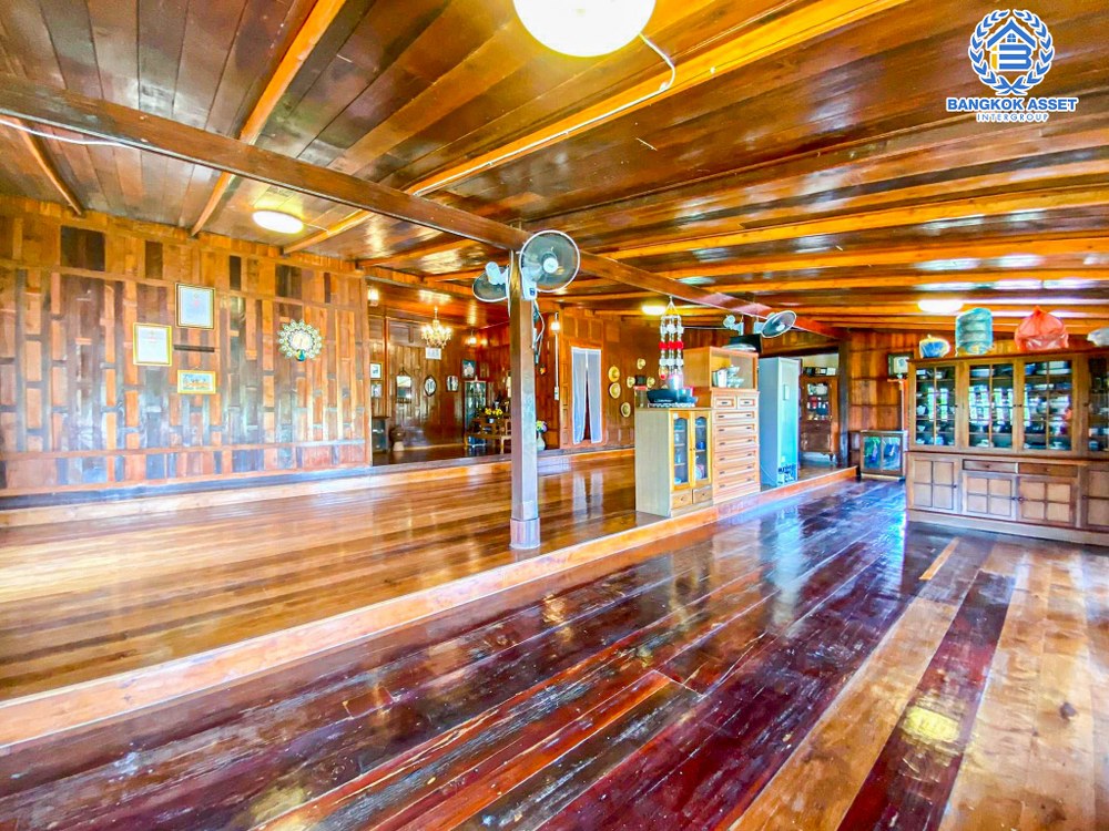 *****บ้านเดี่ยวมือสอง บ้านทรงไทย หนองดินแดง เนื้อที่กว้าง 252.10 ตร.ว. ฟังก์ชัน 5 ห้องนอน 5 ห้องน้ำ 8 ที่จอดรถ สไตล์ไทยแบบยกสูง งานไม้ทั้งหลัง บนพื้นที่กว้างขวาง ทำเลเดินทางเข้า-ออกในเมืองสะดวก เชื่อมต่อถนนเพชรเกษม ใกล้มหาวิทยาลัยศิลปากร