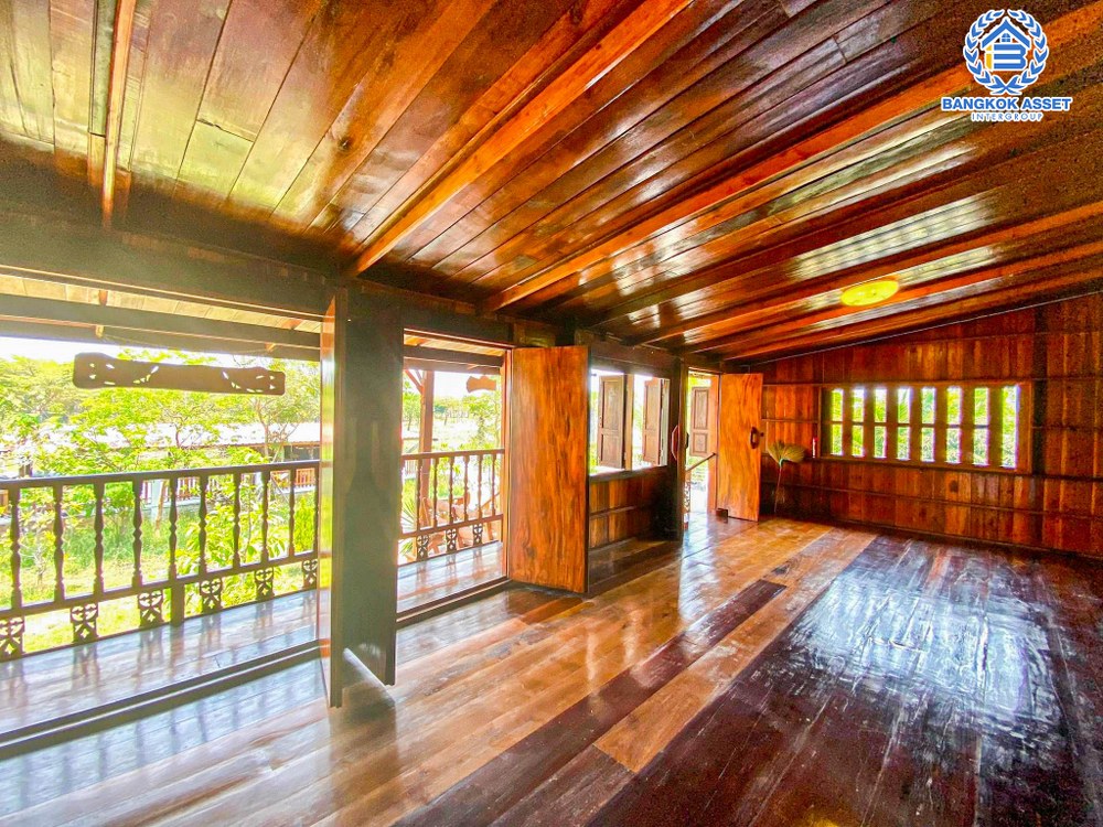 *****บ้านเดี่ยวมือสอง บ้านทรงไทย หนองดินแดง เนื้อที่กว้าง 252.10 ตร.ว. ฟังก์ชัน 5 ห้องนอน 5 ห้องน้ำ 8 ที่จอดรถ สไตล์ไทยแบบยกสูง งานไม้ทั้งหลัง บนพื้นที่กว้างขวาง ทำเลเดินทางเข้า-ออกในเมืองสะดวก เชื่อมต่อถนนเพชรเกษม ใกล้มหาวิทยาลัยศิลปากร