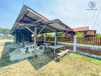 *****บ้านเดี่ยวมือสอง บ้านทรงไทย หนองดินแดง เนื้อที่กว้าง 252.10 ตร.ว. ฟังก์ชัน 5 ห้องนอน 5 ห้องน้ำ 8 ที่จอดรถ สไตล์ไทยแบบยกสูง งานไม้ทั้งหลัง บนพื้นที่กว้างขวาง ทำเลเดินทางเข้า-ออกในเมืองสะดวก เชื่อมต่อถนนเพชรเกษม ใกล้มหาวิทยาลัยศิลปากร