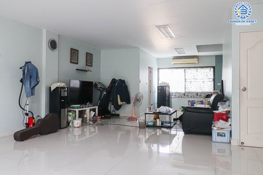 *****ทาวน์โฮมมือสอง โครงการ เนอวานา แอทเวิร์ค พระราม9-รามคำแหง เนื้อที่ 21.60 ตร.ว. ฟังก์ชัน 2 ห้องนอน 5 ห้องน้ำ 2 ที่จอดรถ โฮมออฟฟิศที่ตอบโจทย์ไลฟ์สไตล์คนเมืองมากที่สุด บนทำเลศักยภาพ เชื่อมต่อถนนรามคำแหง ใกล้รถไฟฟ้าแอร์พอร์ตเรลลิงก์  "สถานีรามคำแหง"  และจุดขึ้นทางด่วน "ศรีนครินทร์"