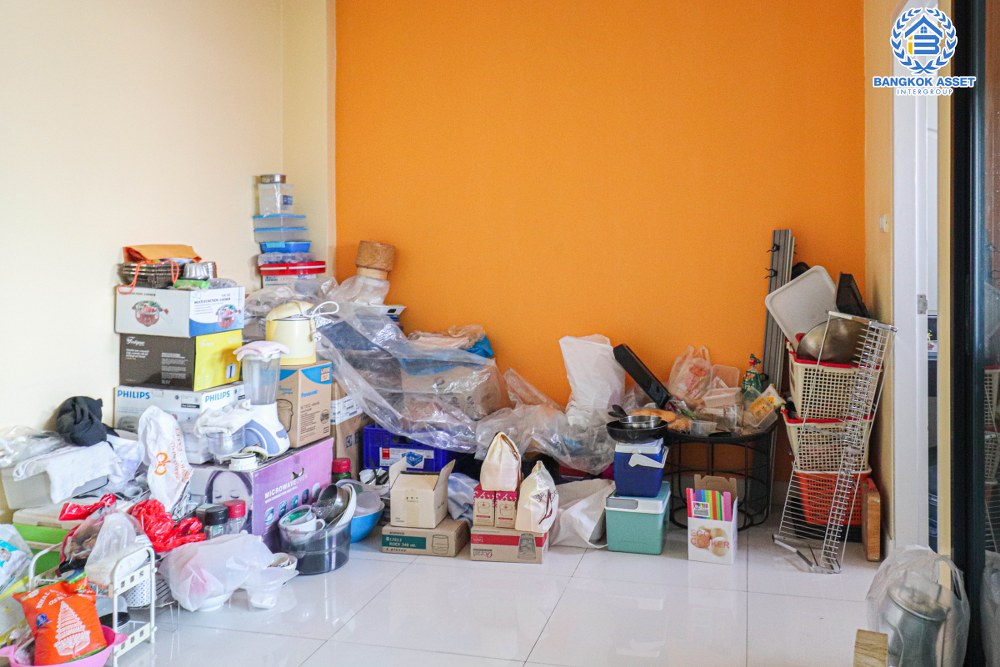 *****ทาวน์โฮมมือสอง โครงการ เนอวานา แอทเวิร์ค พระราม9-รามคำแหง เนื้อที่ 21.60 ตร.ว. ฟังก์ชัน 2 ห้องนอน 5 ห้องน้ำ 2 ที่จอดรถ โฮมออฟฟิศที่ตอบโจทย์ไลฟ์สไตล์คนเมืองมากที่สุด บนทำเลศักยภาพ เชื่อมต่อถนนรามคำแหง ใกล้รถไฟฟ้าแอร์พอร์ตเรลลิงก์  "สถานีรามคำแหง"  และจุดขึ้นทางด่วน "ศรีนครินทร์"