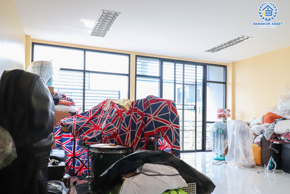 *****ทาวน์โฮมมือสอง โครงการ เนอวานา แอทเวิร์ค พระราม9-รามคำแหง เนื้อที่ 21.60 ตร.ว. ฟังก์ชัน 2 ห้องนอน 5 ห้องน้ำ 2 ที่จอดรถ โฮมออฟฟิศที่ตอบโจทย์ไลฟ์สไตล์คนเมืองมากที่สุด บนทำเลศักยภาพ เชื่อมต่อถนนรามคำแหง ใกล้รถไฟฟ้าแอร์พอร์ตเรลลิงก์  "สถานีรามคำแหง"  และจุดขึ้นทางด่วน "ศรีนครินทร์"