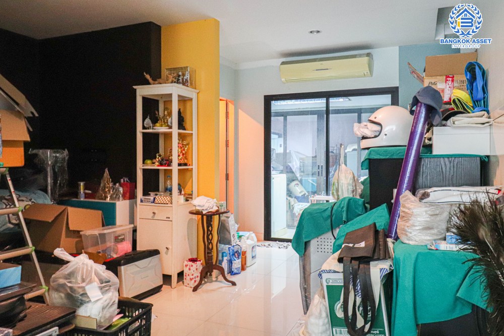 *****ทาวน์โฮมมือสอง โครงการ เนอวานา แอทเวิร์ค พระราม9-รามคำแหง เนื้อที่ 21.60 ตร.ว. ฟังก์ชัน 2 ห้องนอน 5 ห้องน้ำ 2 ที่จอดรถ โฮมออฟฟิศที่ตอบโจทย์ไลฟ์สไตล์คนเมืองมากที่สุด บนทำเลศักยภาพ เชื่อมต่อถนนรามคำแหง ใกล้รถไฟฟ้าแอร์พอร์ตเรลลิงก์  "สถานีรามคำแหง"  และจุดขึ้นทางด่วน "ศรีนครินทร์"