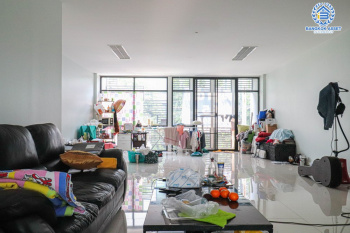 *****ทาวน์โฮมมือสอง โครงการ เนอวานา แอทเวิร์ค พระราม9-รามคำแหง เนื้อที่ 21.60 ตร.ว. ฟังก์ชัน 2 ห้องนอน 5 ห้องน้ำ 2 ที่จอดรถ โฮมออฟฟิศที่ตอบโจทย์ไลฟ์สไตล์คนเมืองมากที่สุด บนทำเลศักยภาพ เชื่อมต่อถนนรามคำแหง ใกล้รถไฟฟ้าแอร์พอร์ตเรลลิงก์  "สถานีรามคำแหง"  และจุดขึ้นทางด่วน "ศรีนครินทร์"