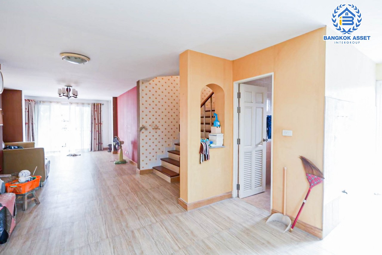 *****บ้านเดี่ยวมือสองปทุมธานี โครงการ มณีรินทร์ แลค&พาร์ค ราชพฤกษ์-ติวานนท์ เนื้อที่กว้างขวางถึง 61.1 ตร.ว. ฟังก์ชัน 3 ห้องนอน 3 ห้องน้ำ 4 ที่จอดรถ บนทำเลแห่งการเดินทาง เชื่อมต่อถนน 345, ถนนราชพฤกษ์, ถนนศรีสมาน ใกล้ทางด่วน "ศรีสมาน" และโรบินสัน ศรีสมาน