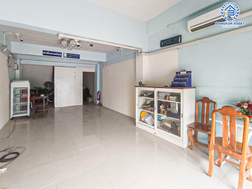 *****อาคารพาณิชย์ ศาลายา ติดถนนกาญจนาภิเษก เนื้อที่ 24.10 ตร.ว. ฟังก์ชัน 1 ห้องนอน 3 ห้องน้ำ 1 ที่จอดรถ ภายในสภาพใหม่ เหมาะสำหรับการทำธุรกิจ ตั้งบนทำเลศักยภาพเข้า-ออกในเมืองได้ง่าย เชื่อมต่อถนนปิ่นเกล้า-นครชัยศรี ถนนกรุงนนท์-จงถนอม