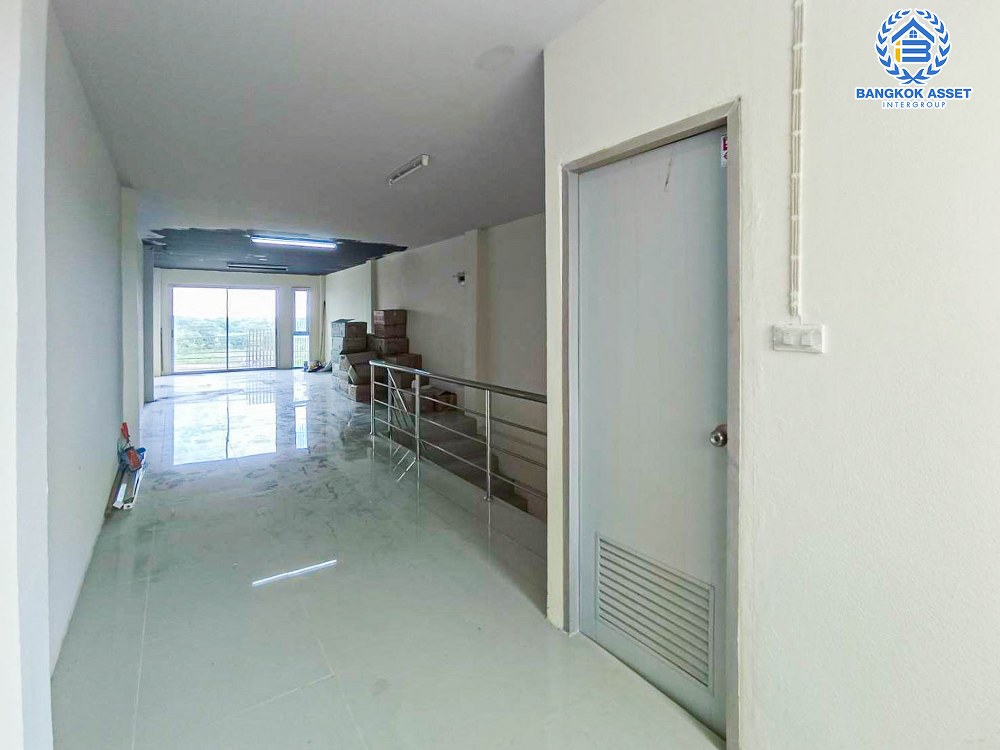 *****อาคารพาณิชย์ ศาลายา ติดถนนกาญจนาภิเษก เนื้อที่ 24.10 ตร.ว. ฟังก์ชัน 1 ห้องนอน 3 ห้องน้ำ 1 ที่จอดรถ ภายในสภาพใหม่ เหมาะสำหรับการทำธุรกิจ ตั้งบนทำเลศักยภาพเข้า-ออกในเมืองได้ง่าย เชื่อมต่อถนนปิ่นเกล้า-นครชัยศรี ถนนกรุงนนท์-จงถนอม