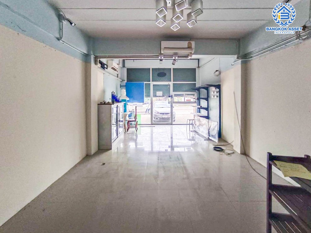 *****อาคารพาณิชย์ ศาลายา ติดถนนกาญจนาภิเษก เนื้อที่ 24.10 ตร.ว. ฟังก์ชัน 1 ห้องนอน 3 ห้องน้ำ 1 ที่จอดรถ ภายในสภาพใหม่ เหมาะสำหรับการทำธุรกิจ ตั้งบนทำเลศักยภาพเข้า-ออกในเมืองได้ง่าย เชื่อมต่อถนนปิ่นเกล้า-นครชัยศรี ถนนกรุงนนท์-จงถนอม