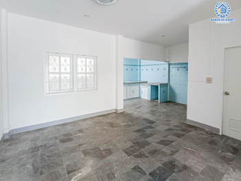 *****ทาวน์เฮ้าส์มือสองนนทบุรี หมู่บ้าน บ้านร่มโพธิ์ รัตนาธิเบศร์ เนื้อที่ 21 ตร.ว. ฟังก์ชัน 3 ห้องนอน 2 ห้องน้ำ 1 ที่จอดรถ บ้านใหม่ สภาพดี บนทำเลแห่งการเดินทาง เชื่อมต่อถนนบางกรวย-ไทรน้อย, ถนนรัตนาธิเบศร์, ถนนกาญจนาภิเษก ใกล้รถไฟฟ้าสายสีม่วง "สถานีบางพลู"