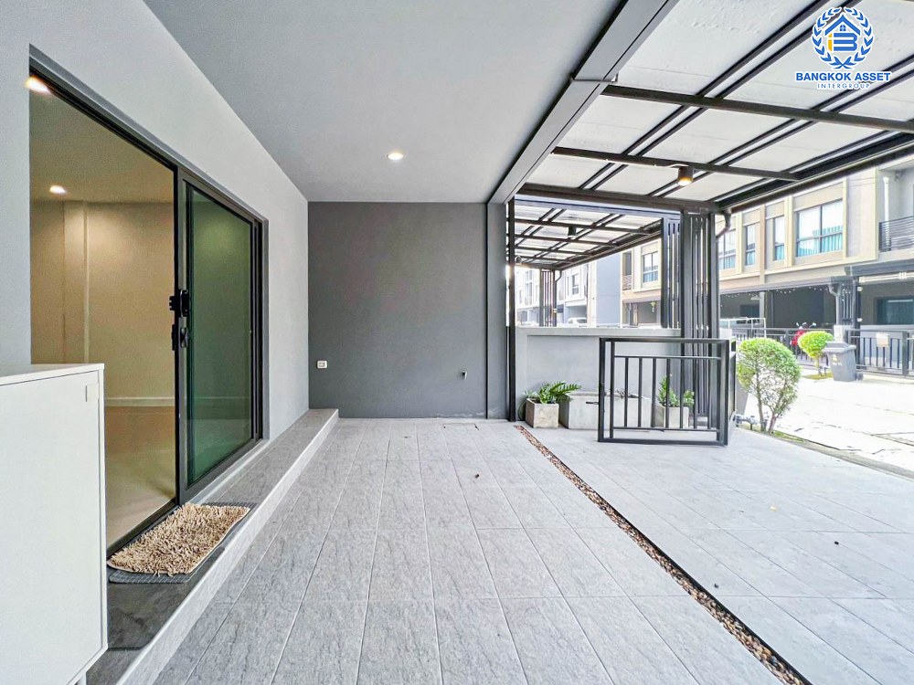 *****ทาวน์เฮ้าส์มือสอง โครงการ เวิร์ฟ ติวานนท์-รังสิต เนื้อที่ 20.80 ตร.ว. ฟังก์ชัน 4 ห้องนอน 2 ห้องน้ำ 2 ที่จอดรถ บ้านพร้อมอยู่ บนทำเลดี ใกล้รถไฟฟ้าสายสีแดง "สถานีรังสิต" และจุดขึ้นทางด่วน "บางปะอิน-ปากเกร็ด"