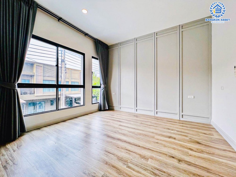 *****ทาวน์เฮ้าส์มือสอง โครงการ เวิร์ฟ ติวานนท์-รังสิต เนื้อที่ 20.80 ตร.ว. ฟังก์ชัน 4 ห้องนอน 2 ห้องน้ำ 2 ที่จอดรถ บ้านพร้อมอยู่ บนทำเลดี ใกล้รถไฟฟ้าสายสีแดง "สถานีรังสิต" และจุดขึ้นทางด่วน "บางปะอิน-ปากเกร็ด"