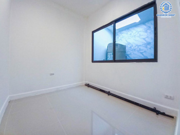 *****ทาวน์เฮ้าส์มือสอง โครงการ เวิร์ฟ ติวานนท์-รังสิต เนื้อที่ 20.80 ตร.ว. ฟังก์ชัน 4 ห้องนอน 2 ห้องน้ำ 2 ที่จอดรถ บ้านพร้อมอยู่ บนทำเลดี ใกล้รถไฟฟ้าสายสีแดง "สถานีรังสิต" และจุดขึ้นทางด่วน "บางปะอิน-ปากเกร็ด"