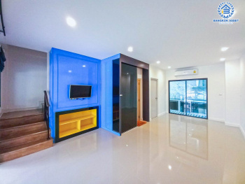 *****ทาวน์เฮ้าส์มือสอง โครงการ เวิร์ฟ ติวานนท์-รังสิต เนื้อที่ 20.80 ตร.ว. ฟังก์ชัน 4 ห้องนอน 2 ห้องน้ำ 2 ที่จอดรถ บ้านพร้อมอยู่ บนทำเลดี ใกล้รถไฟฟ้าสายสีแดง "สถานีรังสิต" และจุดขึ้นทางด่วน "บางปะอิน-ปากเกร็ด"