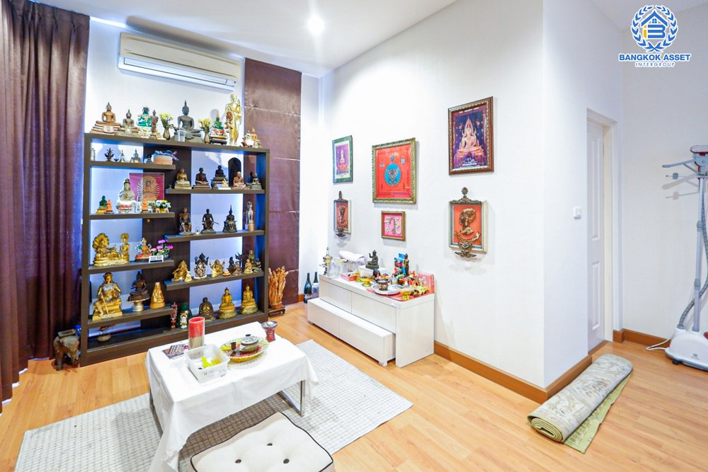 *****บ้านเดี่ยวมือสอง โครงการ คาซ่า เลเจนด์ เกษตร-นวมินทร์ หลังมุม เนื้อที่กว้าง 57.90 ตร.ว. ฟังก์ชัน 3 ห้องนอน 4 ห้องน้ำ 2 ที่จอดรถ บ้านสภาพดีมาก แถมฟรี! เครื่องปรับอากาศ บนทำเลดี เชื่อมต่อถนนประเสริฐมนูกิจ ถนนรามอินทรา ถนนสุคนธสวัสดิ์ ใกล้จุดขึ้นทางด่วน "รามอินทรา"