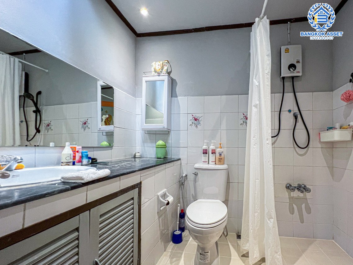 *****ทาวน์เฮ้าส์มือสองนนทบุรี โครงการ ลัคกี้โฮม รัตนาธิเบศร์ เนื้อที่ 18 ตร.ว. ฟังก์ชัน 2 ห้องนอน 2 ห้องน้ำ 1 ที่จอดรถ บ้านสภาพสวย รีโนเวทพร้อมอยู่ บนทำเลดี เชื่อมต่อถนนรัตนาธิเบศร์, ถนนราชพฤกษ์ เพียง 8 นาทีก็ถึงรถไฟฟ้าสายสีม่วง "สถานีไทรม้า"  ในราคาถูก!