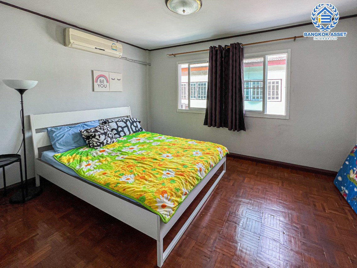 *****ทาวน์เฮ้าส์มือสองนนทบุรี โครงการ ลัคกี้โฮม รัตนาธิเบศร์ เนื้อที่ 18 ตร.ว. ฟังก์ชัน 2 ห้องนอน 2 ห้องน้ำ 1 ที่จอดรถ บ้านสภาพสวย รีโนเวทพร้อมอยู่ บนทำเลดี เชื่อมต่อถนนรัตนาธิเบศร์, ถนนราชพฤกษ์ เพียง 8 นาทีก็ถึงรถไฟฟ้าสายสีม่วง "สถานีไทรม้า"  ในราคาถูก!