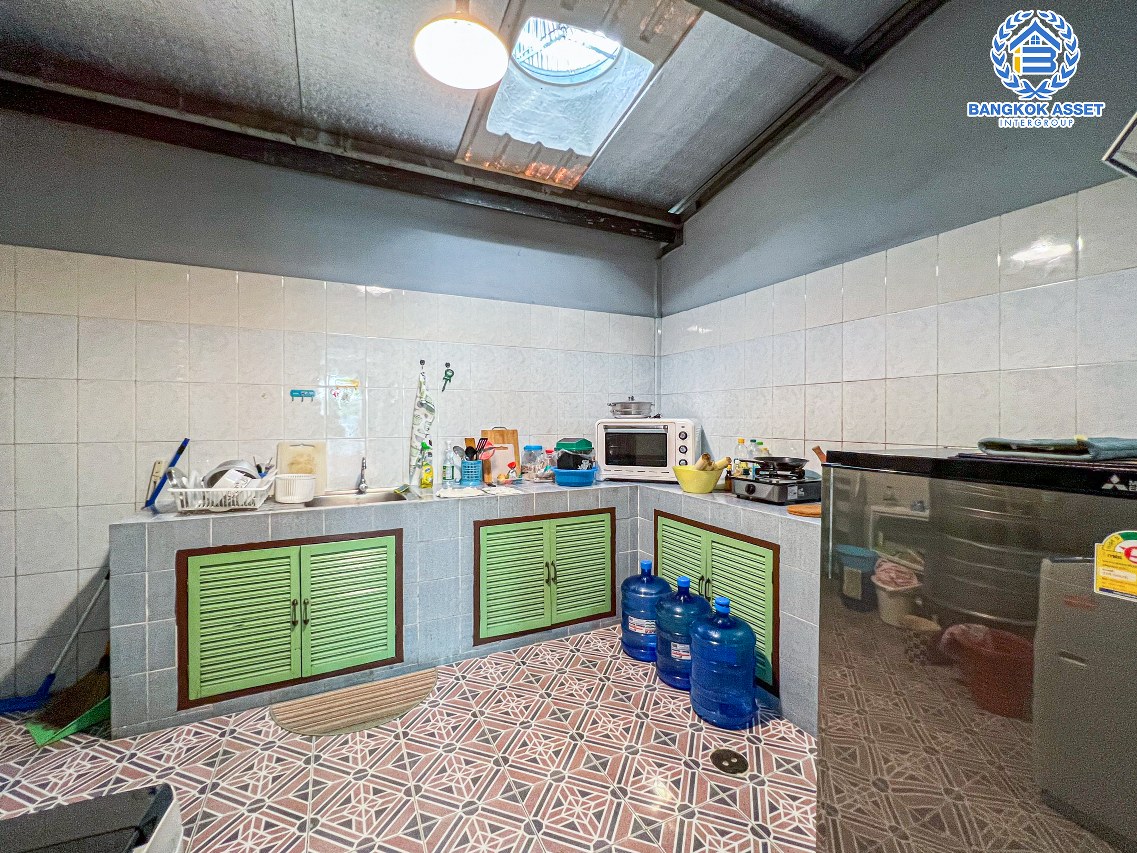 *****ทาวน์เฮ้าส์มือสองนนทบุรี โครงการ ลัคกี้โฮม รัตนาธิเบศร์ เนื้อที่ 18 ตร.ว. ฟังก์ชัน 2 ห้องนอน 2 ห้องน้ำ 1 ที่จอดรถ บ้านสภาพสวย รีโนเวทพร้อมอยู่ บนทำเลดี เชื่อมต่อถนนรัตนาธิเบศร์, ถนนราชพฤกษ์ เพียง 8 นาทีก็ถึงรถไฟฟ้าสายสีม่วง "สถานีไทรม้า"  ในราคาถูก!