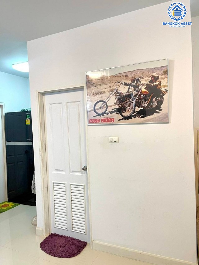 *****ทาวน์เฮ้าส์มือสองฉะเชิงเทรา โครงการ โมดิวิลล่า ลาดกระบัง-สุวรรณภูมิ เนื้อที่เกือบ 19 ตร.ว. ฟังก์ชัน 3 ห้องนอน 2 ห้องน้ำ 2 ที่จอดรถ บรรยากาศเป็นส่วนตัว มีสิ่งแวดล้อมสะดวกสุดๆ บนทำเลเข้า-ออกเมืองได้ง่าย เชื่อมต่อถนนเทพราช-ลาดกระบัง, ถนนหลวงแพ่ง, ถนนขุมทอง-ลำต้อยติ่ง ใกล้ทางด่วน "มอเตอร์เวย์"