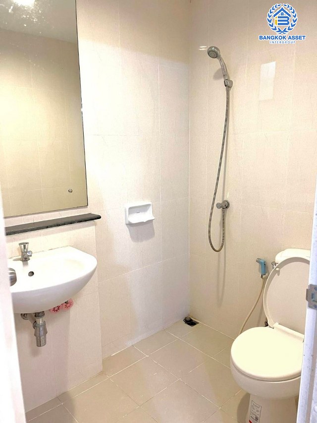 *****ทาวน์เฮ้าส์มือสองฉะเชิงเทรา โครงการ โมดิวิลล่า ลาดกระบัง-สุวรรณภูมิ เนื้อที่เกือบ 19 ตร.ว. ฟังก์ชัน 3 ห้องนอน 2 ห้องน้ำ 2 ที่จอดรถ บรรยากาศเป็นส่วนตัว มีสิ่งแวดล้อมสะดวกสุดๆ บนทำเลเข้า-ออกเมืองได้ง่าย เชื่อมต่อถนนเทพราช-ลาดกระบัง, ถนนหลวงแพ่ง, ถนนขุมทอง-ลำต้อยติ่ง ใกล้ทางด่วน "มอเตอร์เวย์"