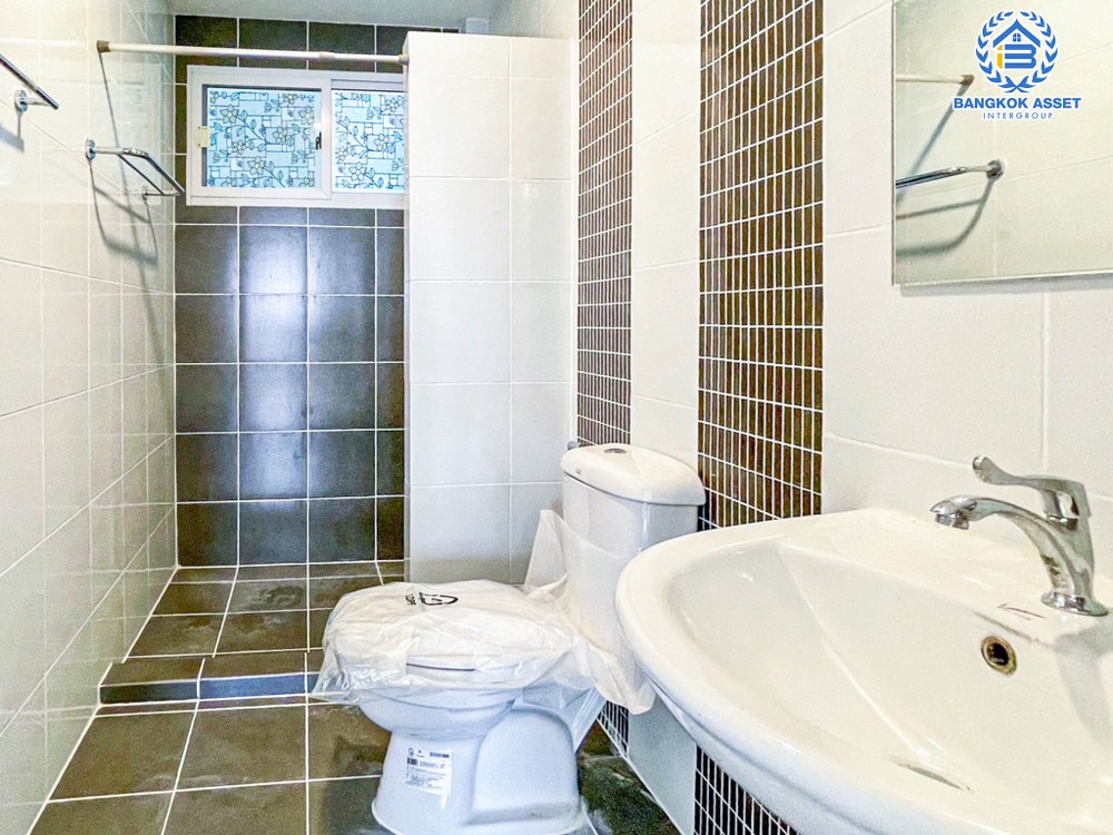 *****บ้านเดี่ยวมือสอง โครงการ คาซ่าเพรสโต้ ราชพฤกษ์-แจ้งวัฒนะ เนื้อที่ 59.10 ตร.ว. ฟังก์ชัน 3 ห้องนอน 3 ห้องน้ำ 2 ที่จอดรถ พื้นที่ใช้สอยกว้างรองรับทุกการใช้งาน ตกแต่งใหม่ทั้งหลัง ทำเลเดินทางสะดวก เชื่อมต่อถนนราชพฤกษ์ ใกล้รถไฟฟ้าสถานีสายสีม่วง "สถานีบางรักน้อยท่าอิฐ" และจุดขึ้นทางด่วน "งามวงศ์วาน"