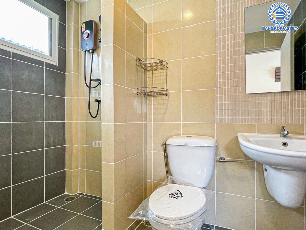 *****บ้านเดี่ยวมือสอง โครงการ คาซ่าเพรสโต้ ราชพฤกษ์-แจ้งวัฒนะ เนื้อที่ 59.10 ตร.ว. ฟังก์ชัน 3 ห้องนอน 3 ห้องน้ำ 2 ที่จอดรถ พื้นที่ใช้สอยกว้างรองรับทุกการใช้งาน ตกแต่งใหม่ทั้งหลัง ทำเลเดินทางสะดวก เชื่อมต่อถนนราชพฤกษ์ ใกล้รถไฟฟ้าสถานีสายสีม่วง "สถานีบางรักน้อยท่าอิฐ" และจุดขึ้นทางด่วน "งามวงศ์วาน"