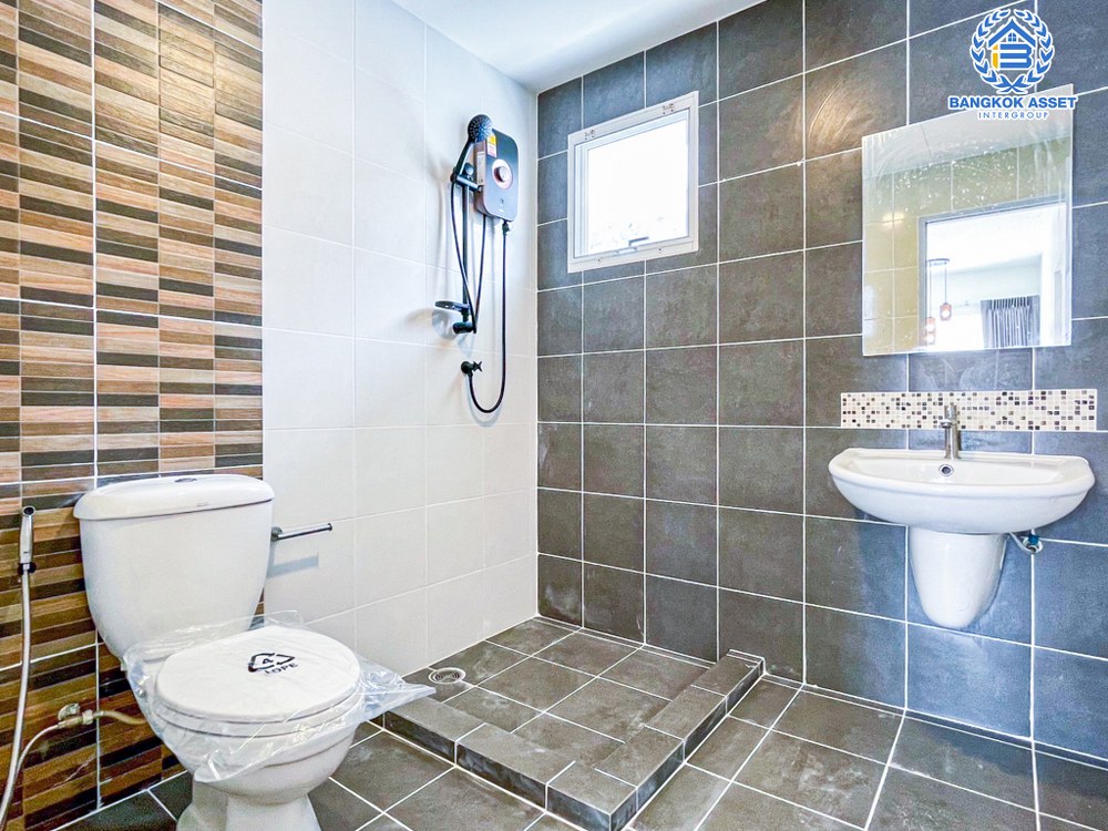 *****บ้านเดี่ยวมือสอง โครงการ คาซ่าเพรสโต้ ราชพฤกษ์-แจ้งวัฒนะ เนื้อที่ 59.10 ตร.ว. ฟังก์ชัน 3 ห้องนอน 3 ห้องน้ำ 2 ที่จอดรถ พื้นที่ใช้สอยกว้างรองรับทุกการใช้งาน ตกแต่งใหม่ทั้งหลัง ทำเลเดินทางสะดวก เชื่อมต่อถนนราชพฤกษ์ ใกล้รถไฟฟ้าสถานีสายสีม่วง "สถานีบางรักน้อยท่าอิฐ" และจุดขึ้นทางด่วน "งามวงศ์วาน"