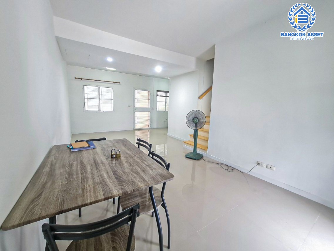 *****ทาวน์เฮ้าส์มือสองนนทบุรี โครงการ พฤกษา112 กาญจนาภิเษก เนื้อที่เกือบ 18 ตร.ว. ฟังก์ชัน 3 ห้องนอน 2 ห้องน้ำ 1 ที่จอดรถ แถมฟรี! 2 เครื่องปรับอากาศ บนทำเลเยี่ยม เชื่อมต่อถนนกาญจนาภิเษก, ถนนรัตนาภิเษก ใกล้รถไฟฟ้าสายสีม่วง "สถานีคลองบางไผ่" และทางด่วน "กาญจนาภิเษก"