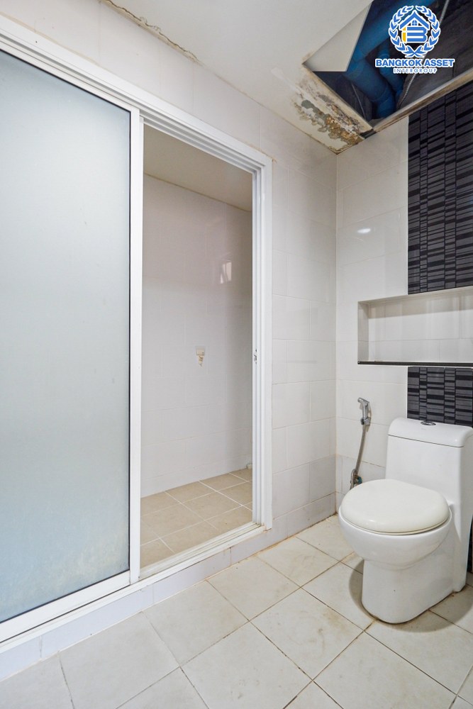 *****บ้านเดี่ยวมือสอง โครงการ ดีซิโอ้ ราชพฤกษ์ หลังมุม เนื้อที่ 53 ตร.ว. ฟังก์ชัน 3 ห้องนอน 3 ห้องน้ำ 2 ที่จอดรถ โครงสร้างบ้านดีเพียงซ่อมแซมนิดหน่อยก็พร้อมอยู่ บนทำเลเดินทางสะดวก เชื่อมต่อถนนรัตนาธิเบศร์ ใกล้รถไฟฟ้าสายสีม่วง "สถานีบางรักน้อยท่าอิฐ" และจุดขึ้นทางด่วน "งามวงศ์วาน"