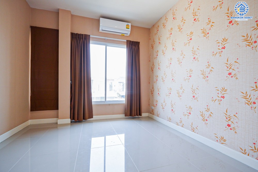 *****บ้านเดี่ยวมือสอง โครงการ ดีซิโอ้ ราชพฤกษ์ หลังมุม เนื้อที่ 53 ตร.ว. ฟังก์ชัน 3 ห้องนอน 3 ห้องน้ำ 2 ที่จอดรถ โครงสร้างบ้านดีเพียงซ่อมแซมนิดหน่อยก็พร้อมอยู่ บนทำเลเดินทางสะดวก เชื่อมต่อถนนรัตนาธิเบศร์ ใกล้รถไฟฟ้าสายสีม่วง "สถานีบางรักน้อยท่าอิฐ" และจุดขึ้นทางด่วน "งามวงศ์วาน"