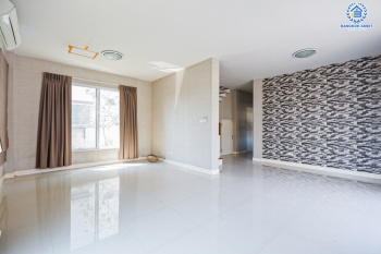 *****บ้านเดี่ยวมือสอง โครงการ ดีซิโอ้ ราชพฤกษ์ หลังมุม เนื้อที่ 53 ตร.ว. ฟังก์ชัน 3 ห้องนอน 3 ห้องน้ำ 2 ที่จอดรถ โครงสร้างบ้านดีเพียงซ่อมแซมนิดหน่อยก็พร้อมอยู่ บนทำเลเดินทางสะดวก เชื่อมต่อถนนรัตนาธิเบศร์ ใกล้รถไฟฟ้าสายสีม่วง "สถานีบางรักน้อยท่าอิฐ" และจุดขึ้นทางด่วน "งามวงศ์วาน"