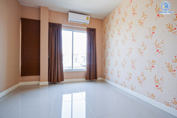 *****บ้านเดี่ยวมือสอง โครงการ ดีซิโอ้ ราชพฤกษ์ หลังมุม เนื้อที่ 53 ตร.ว. ฟังก์ชัน 3 ห้องนอน 3 ห้องน้ำ 2 ที่จอดรถ โครงสร้างบ้านดีเพียงซ่อมแซมนิดหน่อยก็พร้อมอยู่ บนทำเลเดินทางสะดวก เชื่อมต่อถนนรัตนาธิเบศร์ ใกล้รถไฟฟ้าสายสีม่วง "สถานีบางรักน้อยท่าอิฐ" และจุดขึ้นทางด่วน "งามวงศ์วาน"