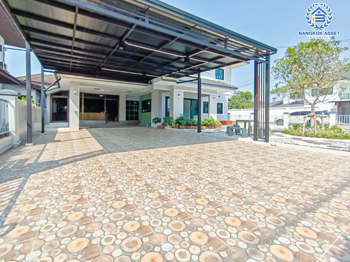 *****บ้านเดี่ยวมือสองนนทบุรี หมู่บ้าน พัชรวิลล์ บางกรวย-ไทรน้อย หลังมุม! เนื้อที่กว้างมากถึง 129.4 ตร.ว. ฟังก์ชัน 5 ห้องนอน 5 ห้องน้ำ 4 ที่จอดรถ บ้านเนื้อที่เยอะมาก สภาพดี บนทำเลติดถนนบางกรวย-ไทรน้อย ถึงรถไฟฟ้าสายสีม่วง "สถานีบางพลู" เพียง 6 นาทีเท่านั้น และทางด่วน "ศรีรัช"