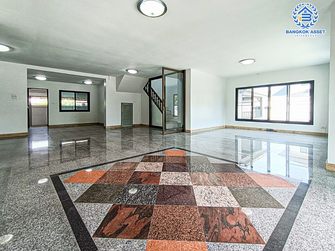 *****บ้านเดี่ยวมือสองนนทบุรี หมู่บ้าน พัชรวิลล์ บางกรวย-ไทรน้อย หลังมุม! เนื้อที่กว้างมากถึง 129.4 ตร.ว. ฟังก์ชัน 5 ห้องนอน 5 ห้องน้ำ 4 ที่จอดรถ บ้านเนื้อที่เยอะมาก สภาพดี บนทำเลติดถนนบางกรวย-ไทรน้อย ถึงรถไฟฟ้าสายสีม่วง "สถานีบางพลู" เพียง 6 นาทีเท่านั้น และทางด่วน "ศรีรัช"