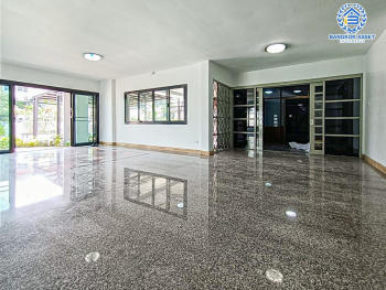 *****บ้านเดี่ยวมือสองนนทบุรี หมู่บ้าน พัชรวิลล์ บางกรวย-ไทรน้อย หลังมุม! เนื้อที่กว้างมากถึง 129.4 ตร.ว. ฟังก์ชัน 5 ห้องนอน 5 ห้องน้ำ 4 ที่จอดรถ บ้านเนื้อที่เยอะมาก สภาพดี บนทำเลติดถนนบางกรวย-ไทรน้อย ถึงรถไฟฟ้าสายสีม่วง "สถานีบางพลู" เพียง 6 นาทีเท่านั้น และทางด่วน "ศรีรัช"