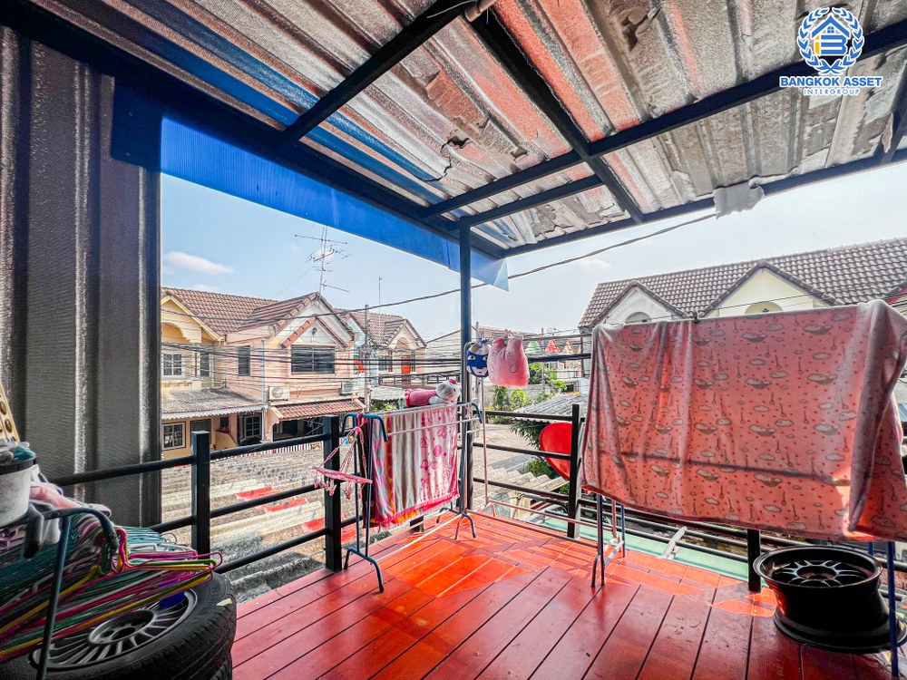 *****ทาวน์เฮ้าส์มือสอง โครงการ ราณี 2 ลาดปลาเค้า เนื้อที่ 18 ตร.ว. ฟังก์ชัน 2 ห้องนอน 2 ห้องน้ำ 1 ที่จอดรถ บนทำเลเดินทางสะดวกมาก เชื่อมต่อถนนประเสริฐมนูกิจ ถนนรามอินทรา ถนนพหลโยธิน ใกล้โครงการรถไฟฟ้าสายสีชมพู "สถานีลาดปลาเค้า" และจุดขึ้นทางด่วน "วัชรพล"