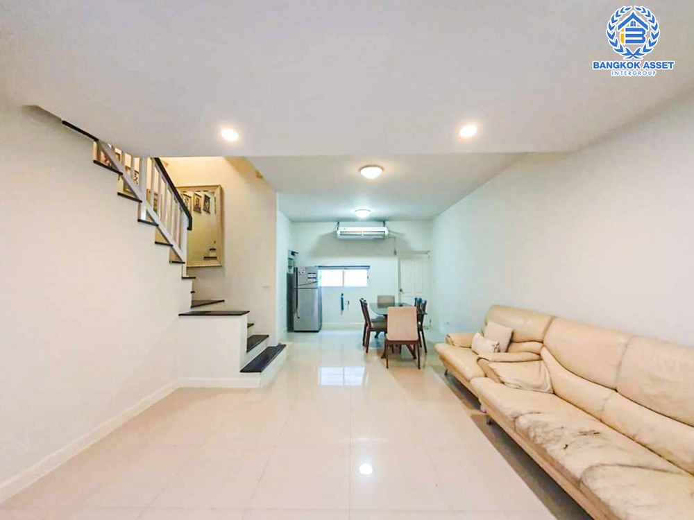 *****ทาวน์โฮมมือสอง 3 ชั้น โครงการ ทาวน์พลัสเอ็กซ์ ประชาชื่น-งามวงศ์วาน จากแบรนด์ Sansiri ฟังก์ชัน 3 ห้องนอน 3 ห้องน้ำ 2 ที่จอดรถ โครงการเงียบสงบ สิ่งอำนวยความสะดวกครบครัน ใกล้เดอะมอลล์งามวงศ์วาน เชื่อมต่อรถไฟฟ้าสีชมพู "สถานีสนามบินน้ำ" และทางด่วน "ศรีรัช"