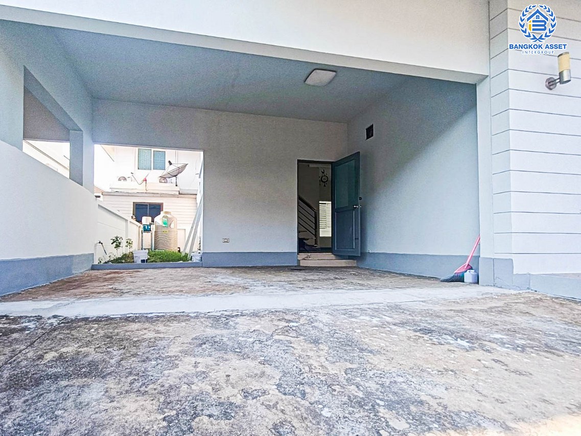 *****บ้านแฝดมือสองนนทบุรี โครงการ เพอร์เฟคพาร์ค พระราม5-บางใหญ่ เนื้อที่กว้าง 36 ตร.ว. ฟังก์ชัน 3 ห้องนอน 2 ห้องน้ำ 2 ที่จอดรถ บ้านสภาพสวย พร้อมเข้าอยู่ บนทำเลเยี่ยม เชื่อมต่อ ถนนกาญจนาภิเษก ใกล้รถไฟฟ้าสายสีม่วง "สถานีตลาดบางใหญ่" เพียง 15 นาที และยังใกล้ทางด่วน "ศรีรัช"