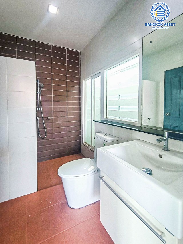 *****บ้านแฝดมือสองนนทบุรี โครงการ เพอร์เฟคพาร์ค พระราม5-บางใหญ่ เนื้อที่กว้าง 36 ตร.ว. ฟังก์ชัน 3 ห้องนอน 2 ห้องน้ำ 2 ที่จอดรถ บ้านสภาพสวย พร้อมเข้าอยู่ บนทำเลเยี่ยม เชื่อมต่อ ถนนกาญจนาภิเษก ใกล้รถไฟฟ้าสายสีม่วง "สถานีตลาดบางใหญ่" เพียง 15 นาที และยังใกล้ทางด่วน "ศรีรัช"