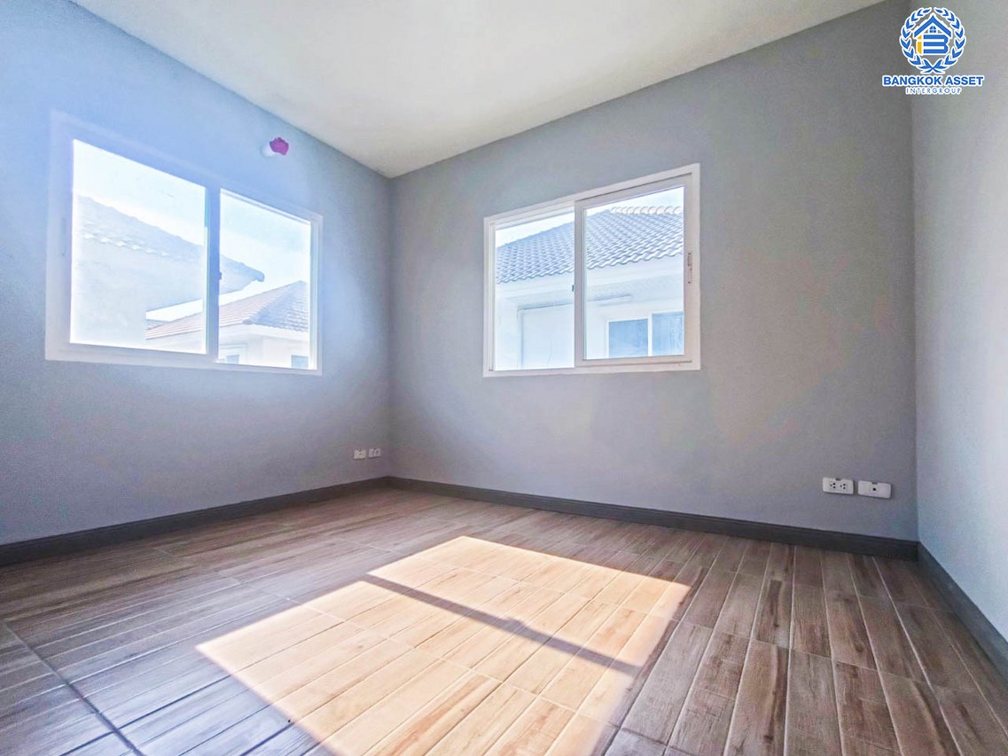 *****บ้านแฝดมือสองนนทบุรี โครงการ เพอร์เฟคพาร์ค พระราม5-บางใหญ่ เนื้อที่กว้าง 36 ตร.ว. ฟังก์ชัน 3 ห้องนอน 2 ห้องน้ำ 2 ที่จอดรถ บ้านสภาพสวย พร้อมเข้าอยู่ บนทำเลเยี่ยม เชื่อมต่อ ถนนกาญจนาภิเษก ใกล้รถไฟฟ้าสายสีม่วง "สถานีตลาดบางใหญ่" เพียง 15 นาที และยังใกล้ทางด่วน "ศรีรัช"