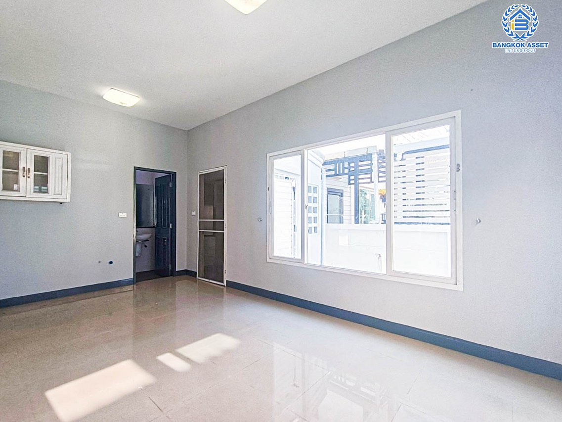 *****บ้านแฝดมือสองนนทบุรี โครงการ เพอร์เฟคพาร์ค พระราม5-บางใหญ่ เนื้อที่กว้าง 36 ตร.ว. ฟังก์ชัน 3 ห้องนอน 2 ห้องน้ำ 2 ที่จอดรถ บ้านสภาพสวย พร้อมเข้าอยู่ บนทำเลเยี่ยม เชื่อมต่อ ถนนกาญจนาภิเษก ใกล้รถไฟฟ้าสายสีม่วง "สถานีตลาดบางใหญ่" เพียง 15 นาที และยังใกล้ทางด่วน "ศรีรัช"