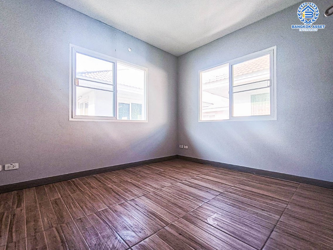 *****บ้านแฝดมือสองนนทบุรี โครงการ เพอร์เฟคพาร์ค พระราม5-บางใหญ่ เนื้อที่กว้าง 36 ตร.ว. ฟังก์ชัน 3 ห้องนอน 2 ห้องน้ำ 2 ที่จอดรถ บ้านสภาพสวย พร้อมเข้าอยู่ บนทำเลเยี่ยม เชื่อมต่อ ถนนกาญจนาภิเษก ใกล้รถไฟฟ้าสายสีม่วง "สถานีตลาดบางใหญ่" เพียง 15 นาที และยังใกล้ทางด่วน "ศรีรัช"