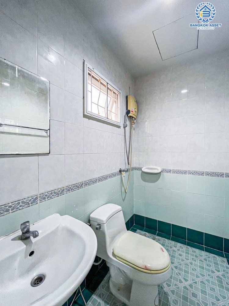 บ้านเดี่ยวมือสอง โครงการ บ้านสวนราชา เกษตร-นวมินทร์ เนื้อที่กว้าง 61.80 ตร.ว. ฟังก์ชัน 4 ห้องนอน 3 ห้องน้ำ 2 ที่จอดรถ บ้านเดี่ยวพื้นที่กว้าง พร้อมเรือนรับรอง บนสุดยอดทำเล การเดินทางสะดวกสบาย เชื่อมต่อถนนเกษตรนวมินทร์ ถนนประเสริฐมนูกิจ ใกล้จุดขึ้นทางด่วน "รามอินทรา-อาจณรงค์"...