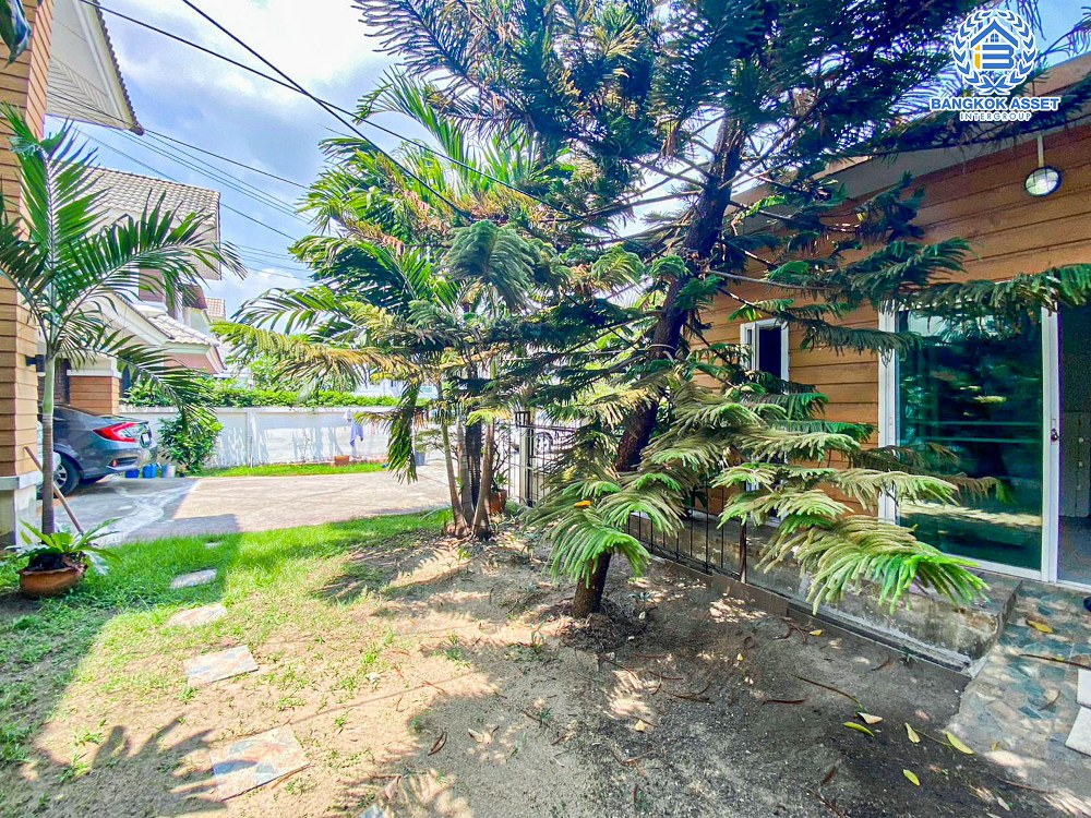 บ้านเดี่ยวมือสอง โครงการ บ้านสวนราชา เกษตร-นวมินทร์ เนื้อที่กว้าง 61.80 ตร.ว. ฟังก์ชัน 4 ห้องนอน 3 ห้องน้ำ 2 ที่จอดรถ บ้านเดี่ยวพื้นที่กว้าง พร้อมเรือนรับรอง บนสุดยอดทำเล การเดินทางสะดวกสบาย เชื่อมต่อถนนเกษตรนวมินทร์ ถนนประเสริฐมนูกิจ ใกล้จุดขึ้นทางด่วน "รามอินทรา-อาจณรงค์"...